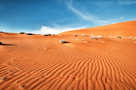 In het westen van Namibië (Afrika) ligt de Namibwoestijn, de oudste woestijn ter wereld. De duinen hebben een opvallend rode kleur door de grote hoeveelheid (geoxideerde) ijzer in de grond. De woestijn, ook vaak de Sossus genoemd
